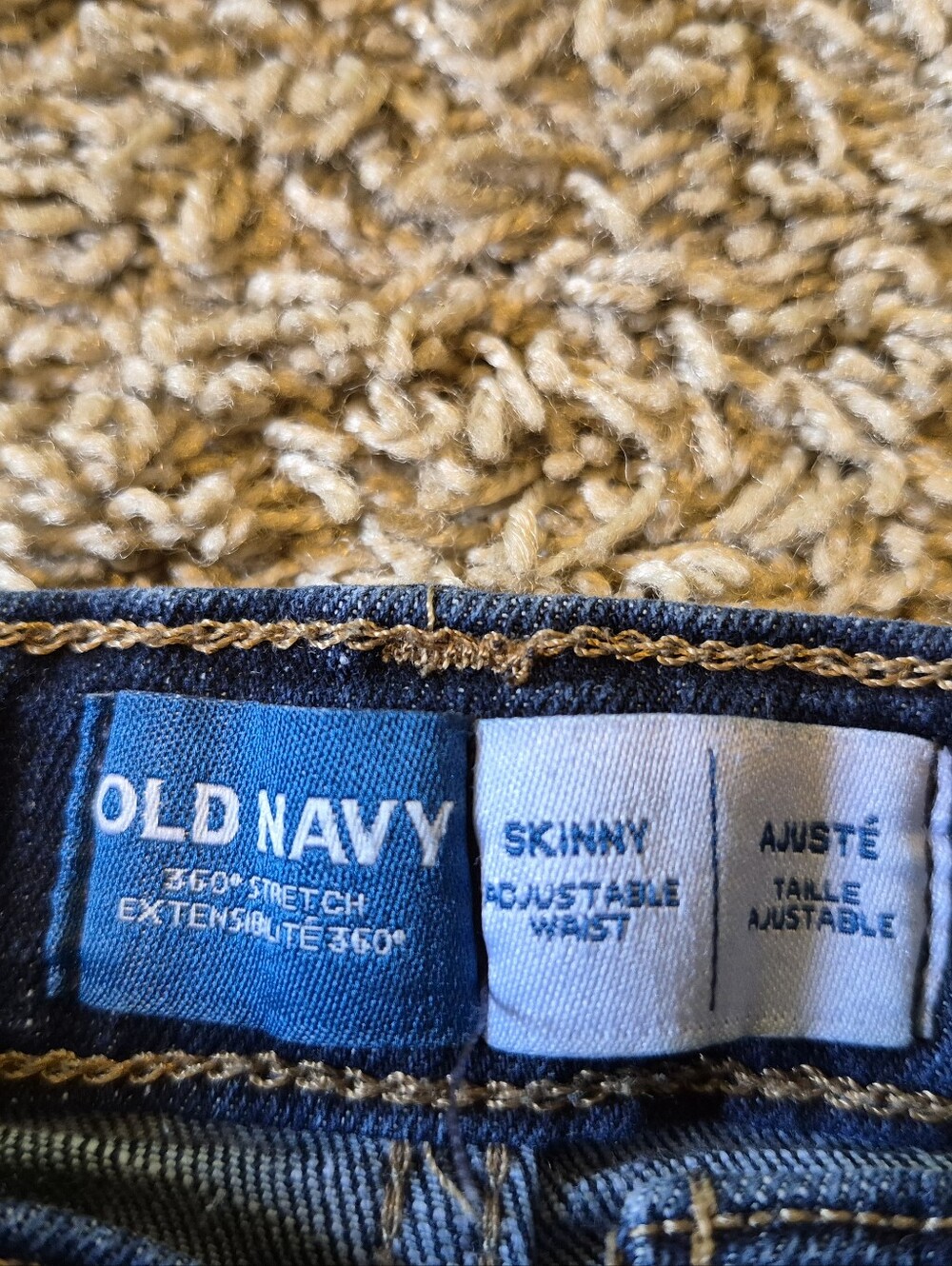 Old Navy Skinny Jeans in Dark Blue Wash - Picture 2 of 3